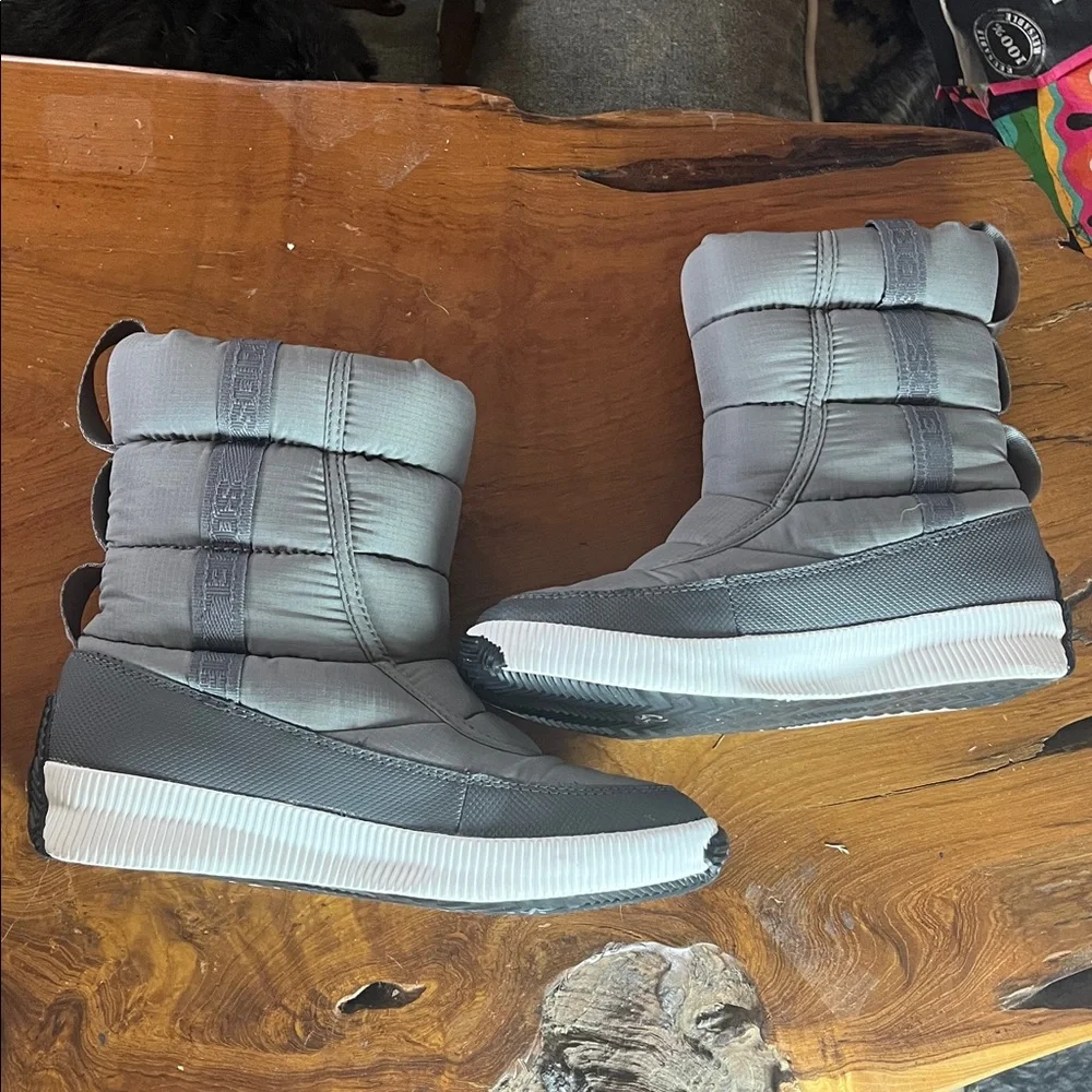 Sorel Out ‘N About Puffy Mid Waterproof Snow Boots Women’s 9.5